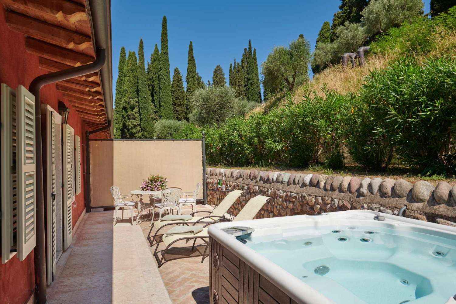 Suites with terrace and hot tub Suites with terrace and hot tub